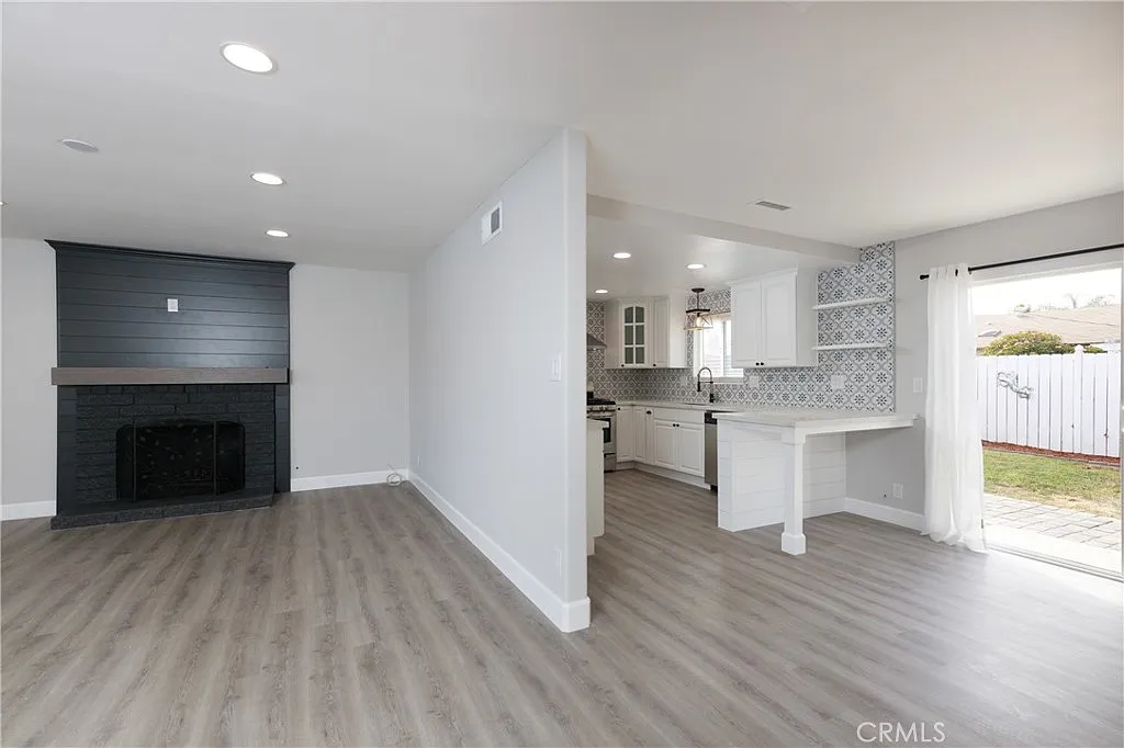3 bed, 1232 sqft, $4,500 — Photo 4