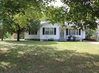 1568 Natchez Trace Rd, Camden, TN 38320