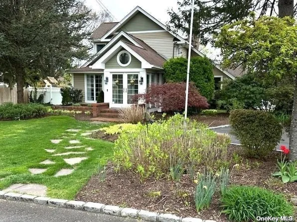 924 Maple Street, Bohemia, NY 11716