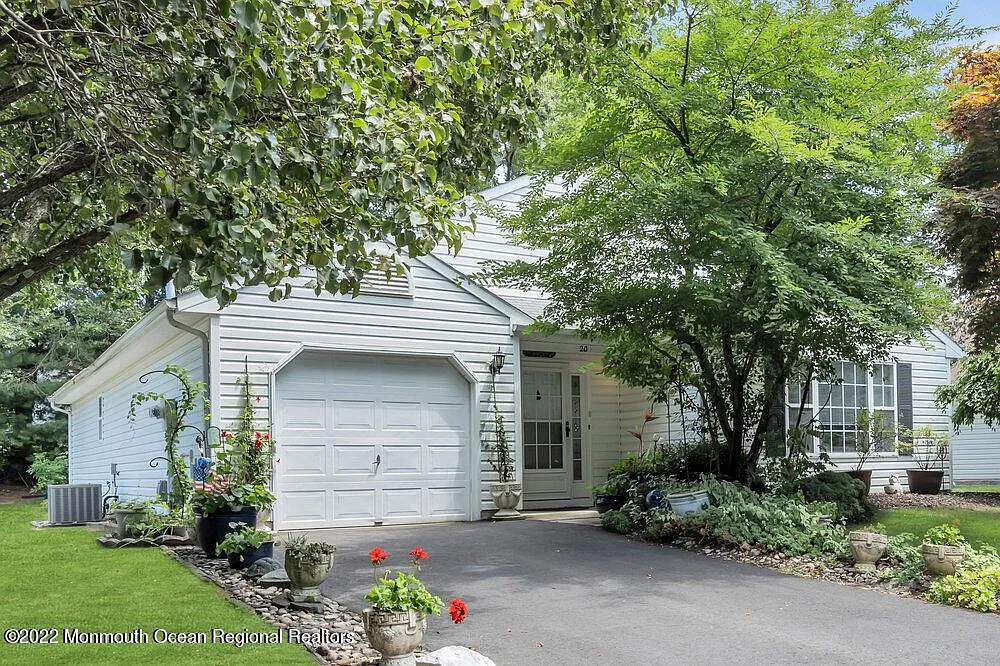 20 Brant Dr photo 1