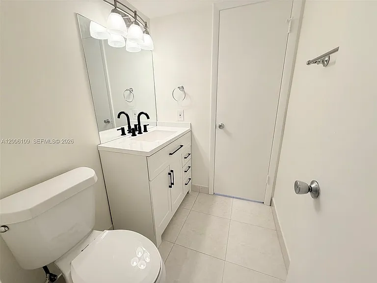 1400 Saint Charles Pl #314 — Photo 17