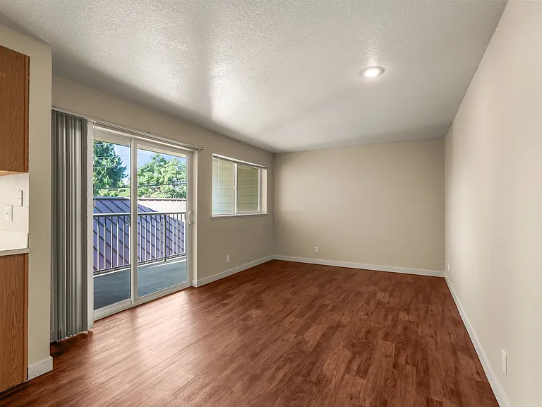 Newland Apartments — Photo 4