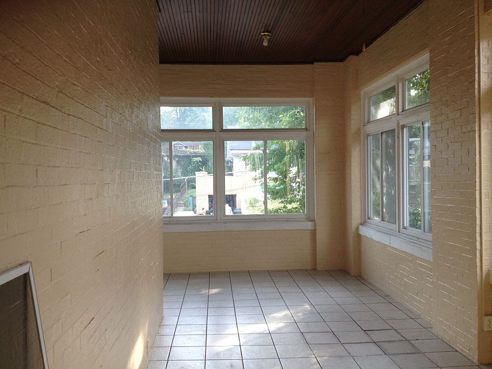 2nd image of 782 Clinton Springs Ave #2