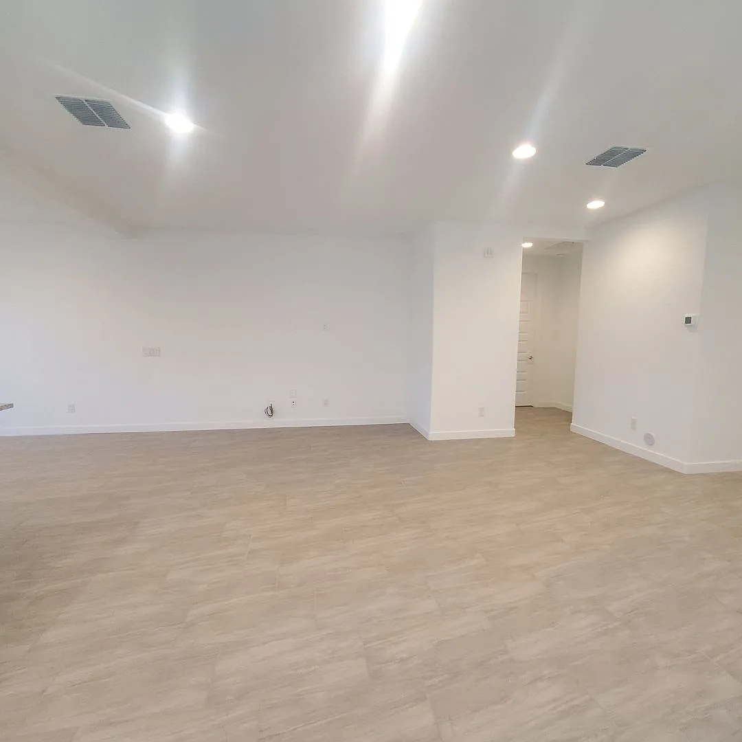 4 Bedroom / 2 Bathroom Newer Home In Apache Junction — Photo 2