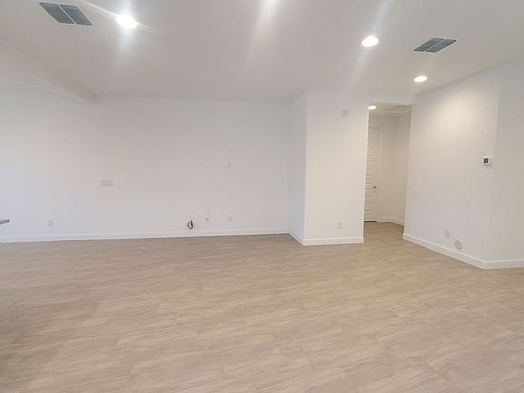 2nd image of 3084 E 27th Ave