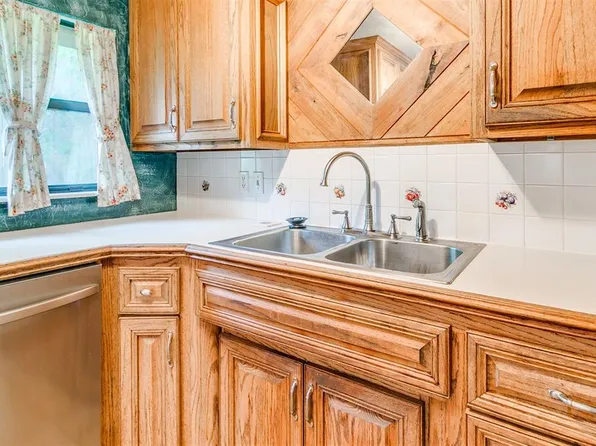 3808 N Markwell Ave, Bethany, OK 73008