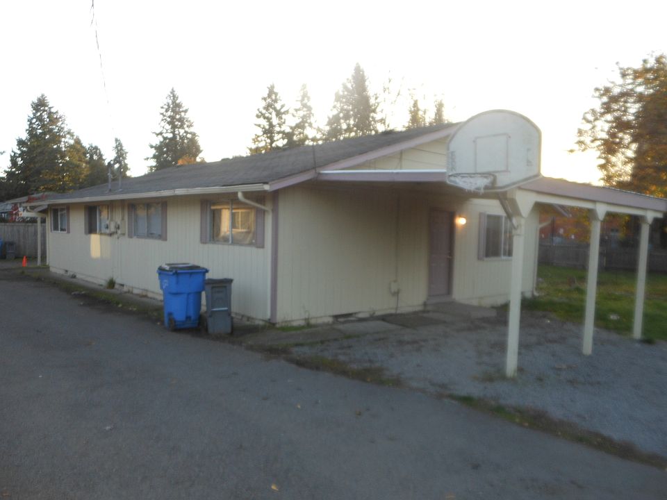 1st image of 1905 E 32nd St