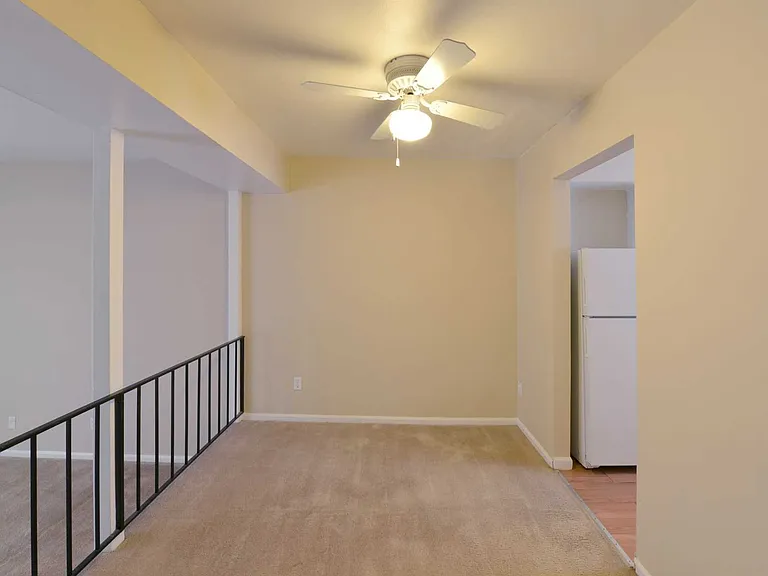 Carriage House Apartments — Photo 14