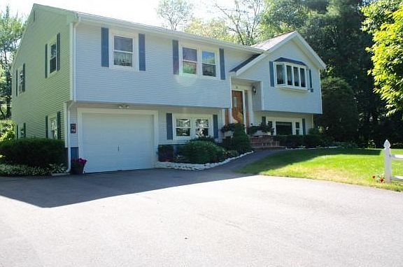 3rd image of 28 Barkland Dr