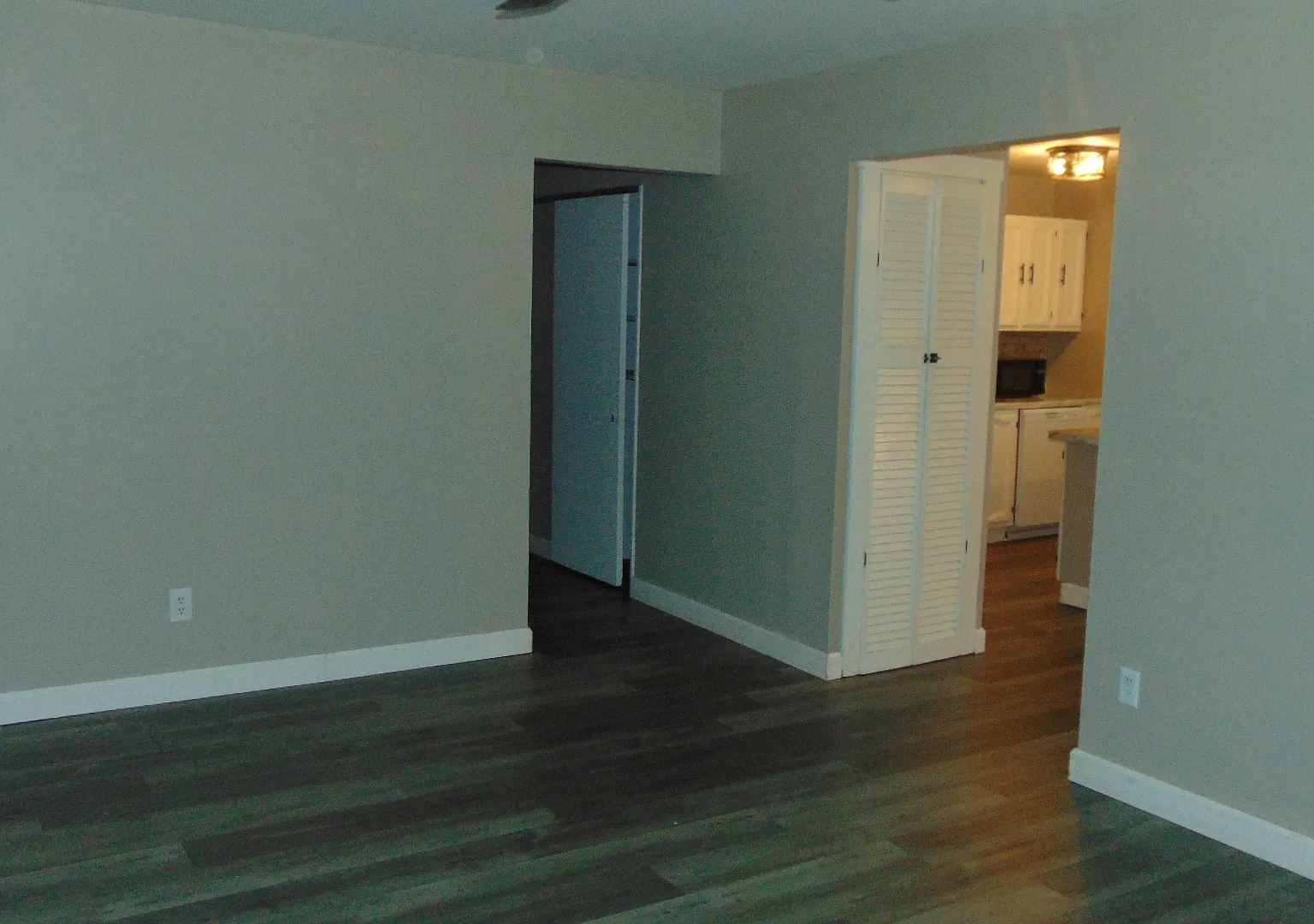 3 bed, 1.5 bath, 1137 sqft, $1,500 — Photo 2