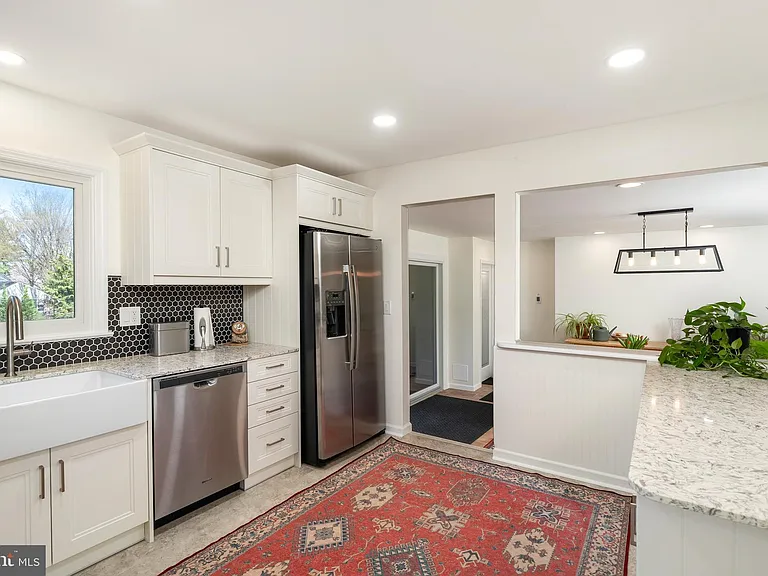 18 Cranbury Neck Rd — Photo 3