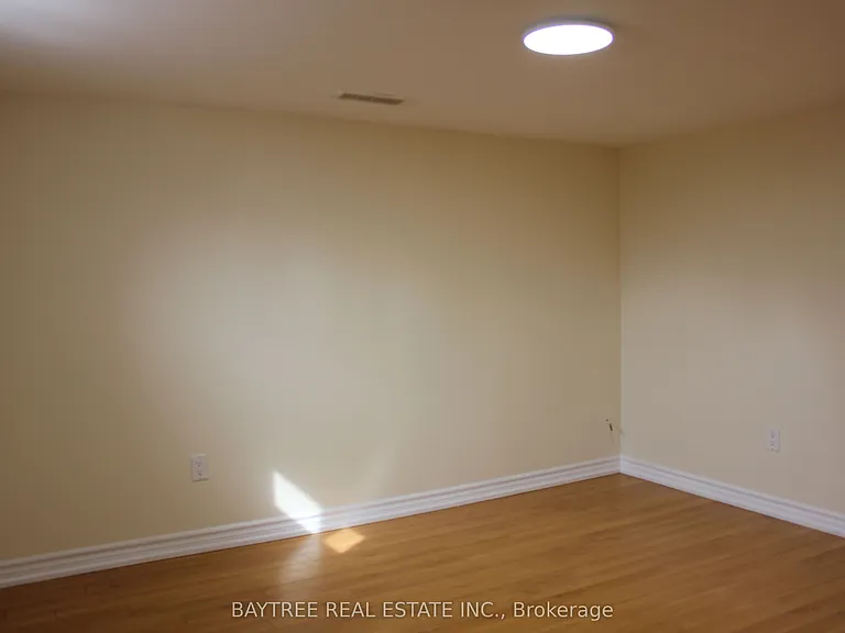 226 Beechy Dr #LOWER — Photo 19