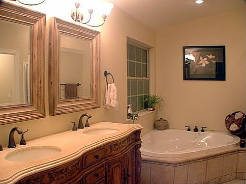 vaulted master bath -marble double vanity -jaccuzi bath - large walk in closet