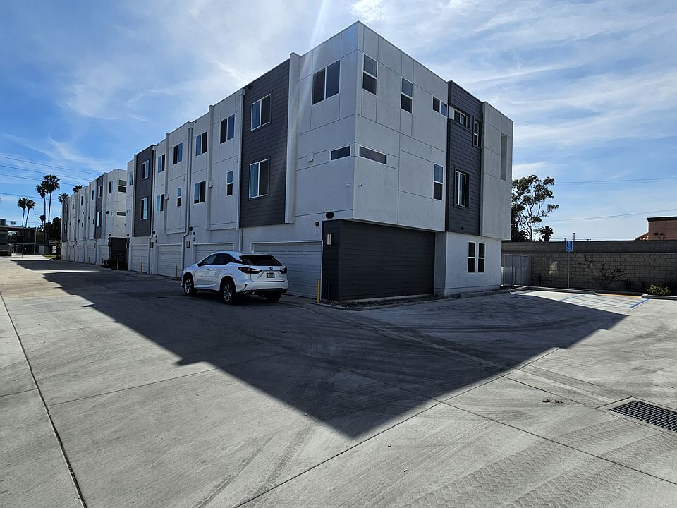 Corner End Unit facing East, North, West.