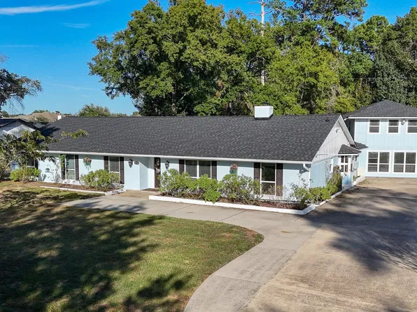 25318 Spring Ridge Dr, Spring, TX 77386