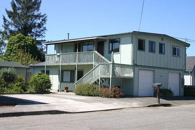 2362 Redwood ST — Photo 2