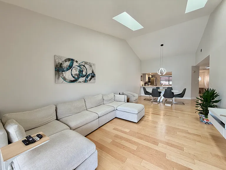 7935 La Mirada Dr — Photo 27