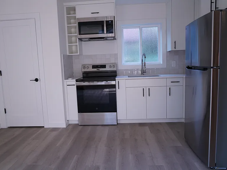 Kitchen (kitchen island to be added)