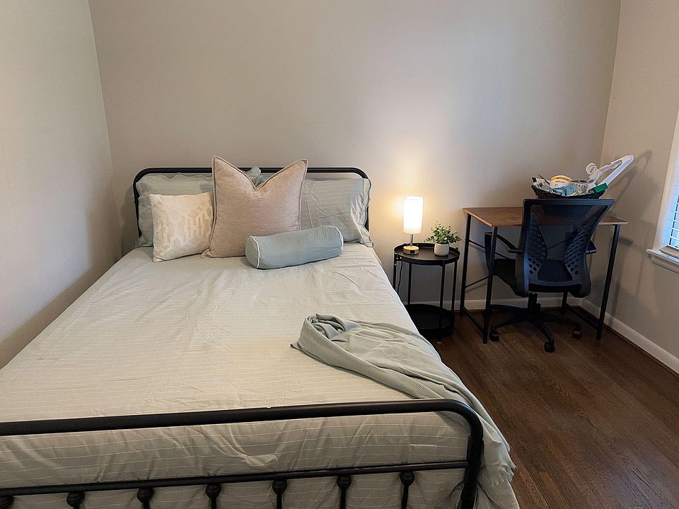 Modern room with a memory foam full-size bed, refrigerator, and Jack & Jill bathroom access for convenience.