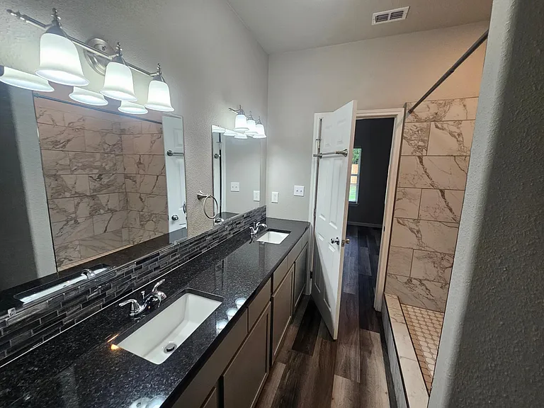 511 Moore St — Photo 14
