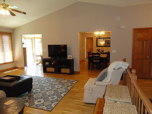 5th image of 2444 Queen Dr