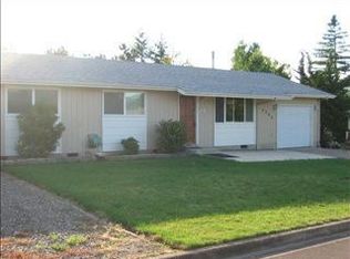 2360 La Canada Dr, Roseburg, OR