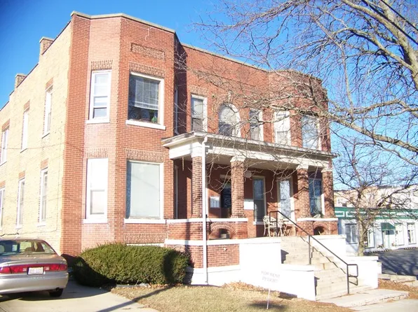216 S Jefferson St, Woodstock, IL 60098