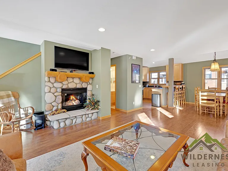 729B Meadow Dr — Photo 1