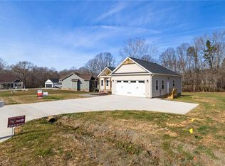129 Legacy Ln, Eden, NC 27288
