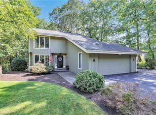 8 Rolling Brook Ln, Shelton, CT 06484
