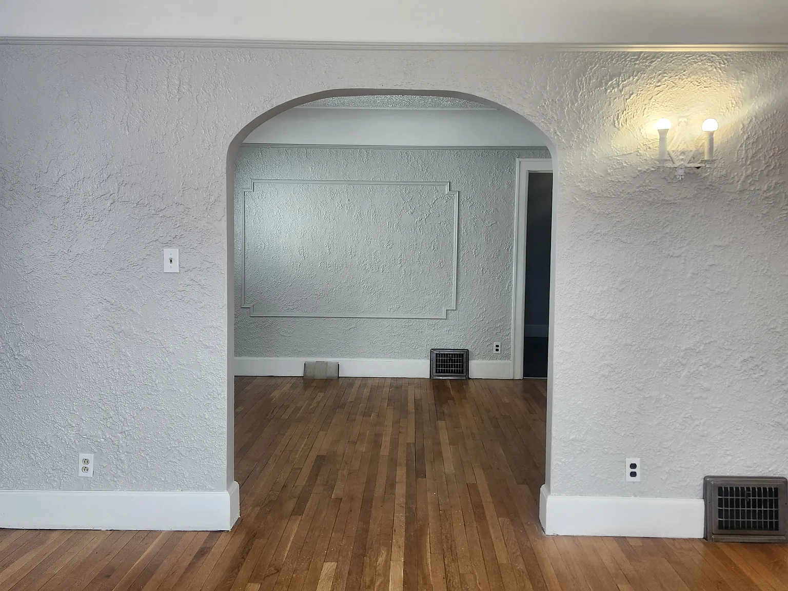 2 bed, 1000 sqft, $1,300 — Photo 3