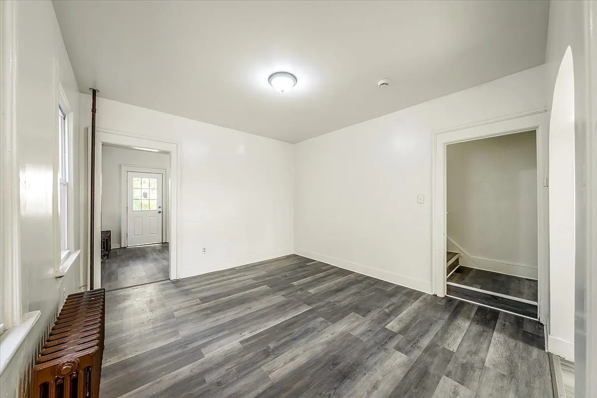 3 bed, 972 sqft, $1,850 — Photo 3