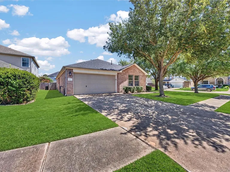 18211 Doral Rock Ct — Photo 3