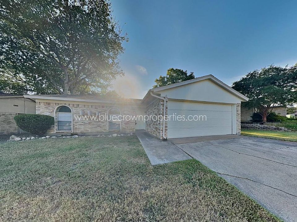1st image of 733 Admiralty Way