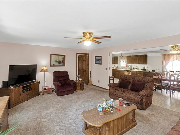 4th image of 7 Mount Hitchcock Rd