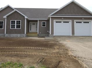 8 Champagne, Lisbon, ME 04252