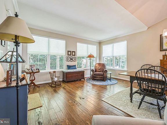 5th image of 429 Tunbridge Ct