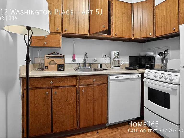 112 Washington Pl #5J — Photo 8