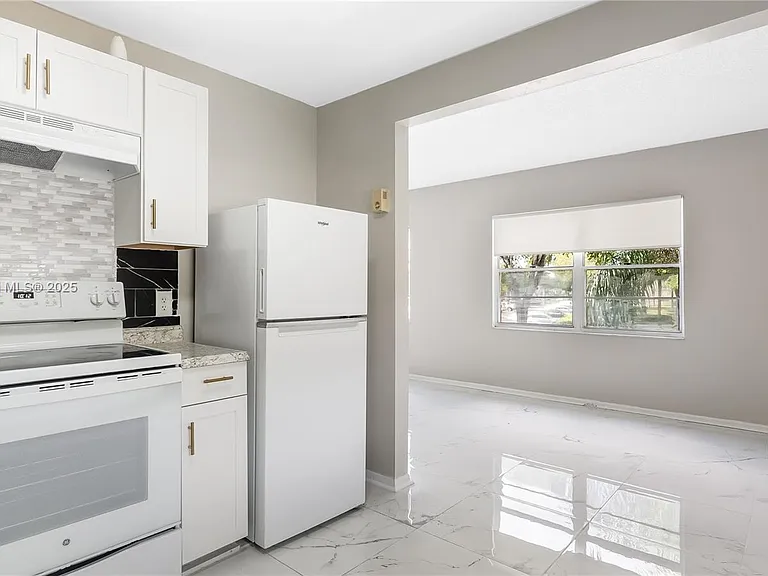 251 SW 132nd Way — Photo 9