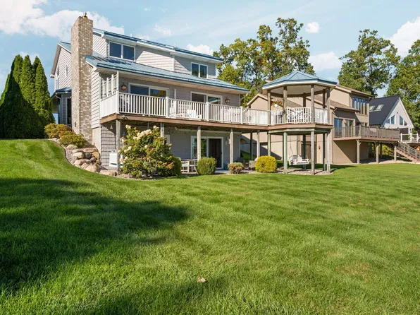 14505 Brookhurst Dr, Cement City, MI 49233