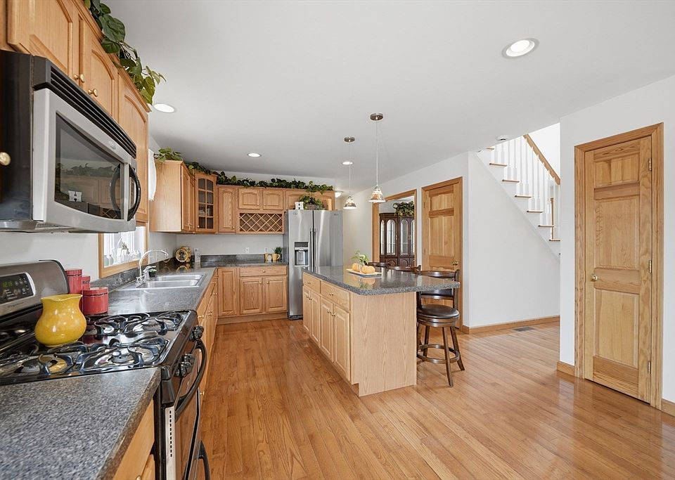 1st image of 138 Vineland Ave
