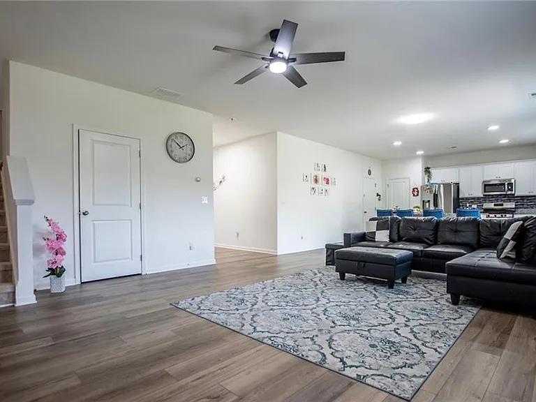 194 Rivulet Dr — Photo 5