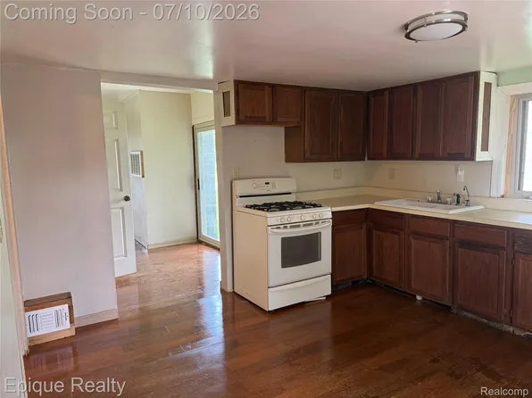 7371 Mill St, Owendale, MI 48754
