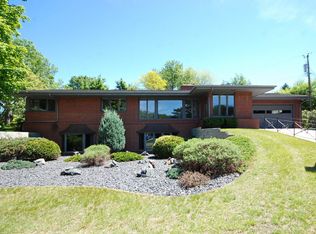 2480 Dunlap St N, Roseville, MN 55113