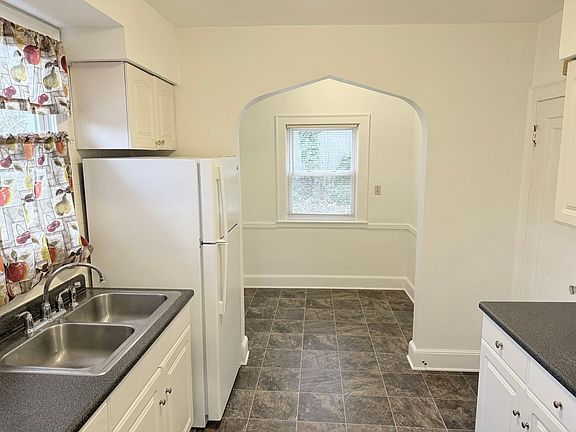 3rd image of 1209 S West Ave
