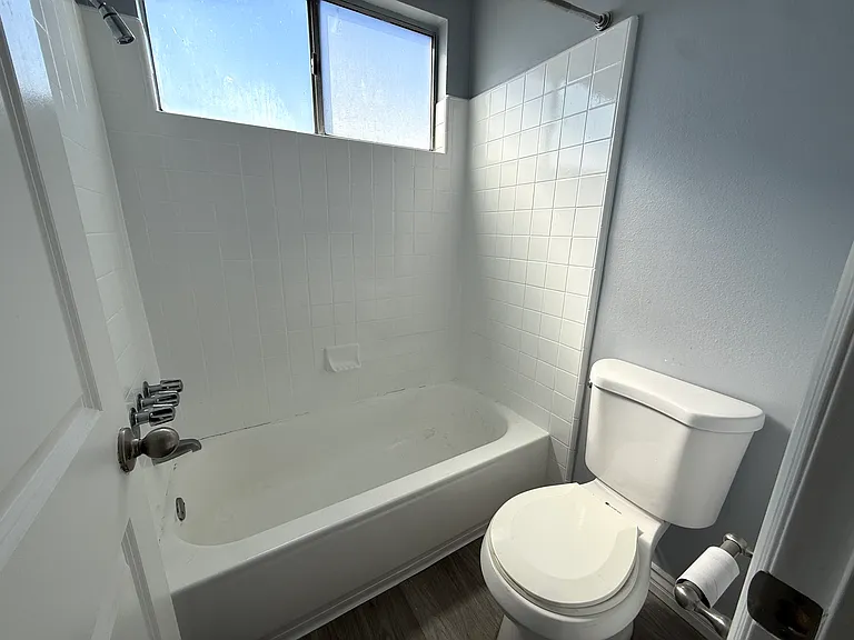 The Abbey Apartments — Photo 16