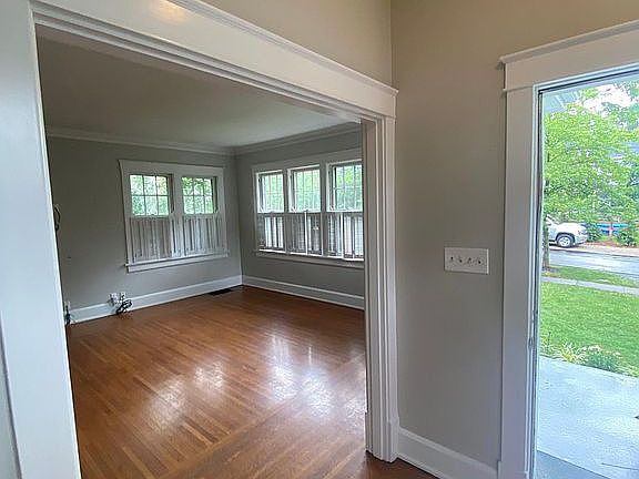 2nd image of 407 Amherst Ave
