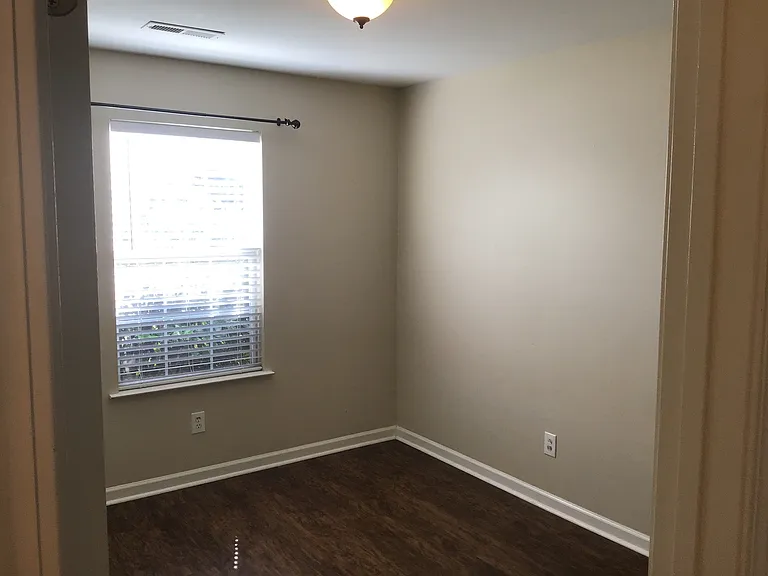 604 Sydney Ct — Photo 14