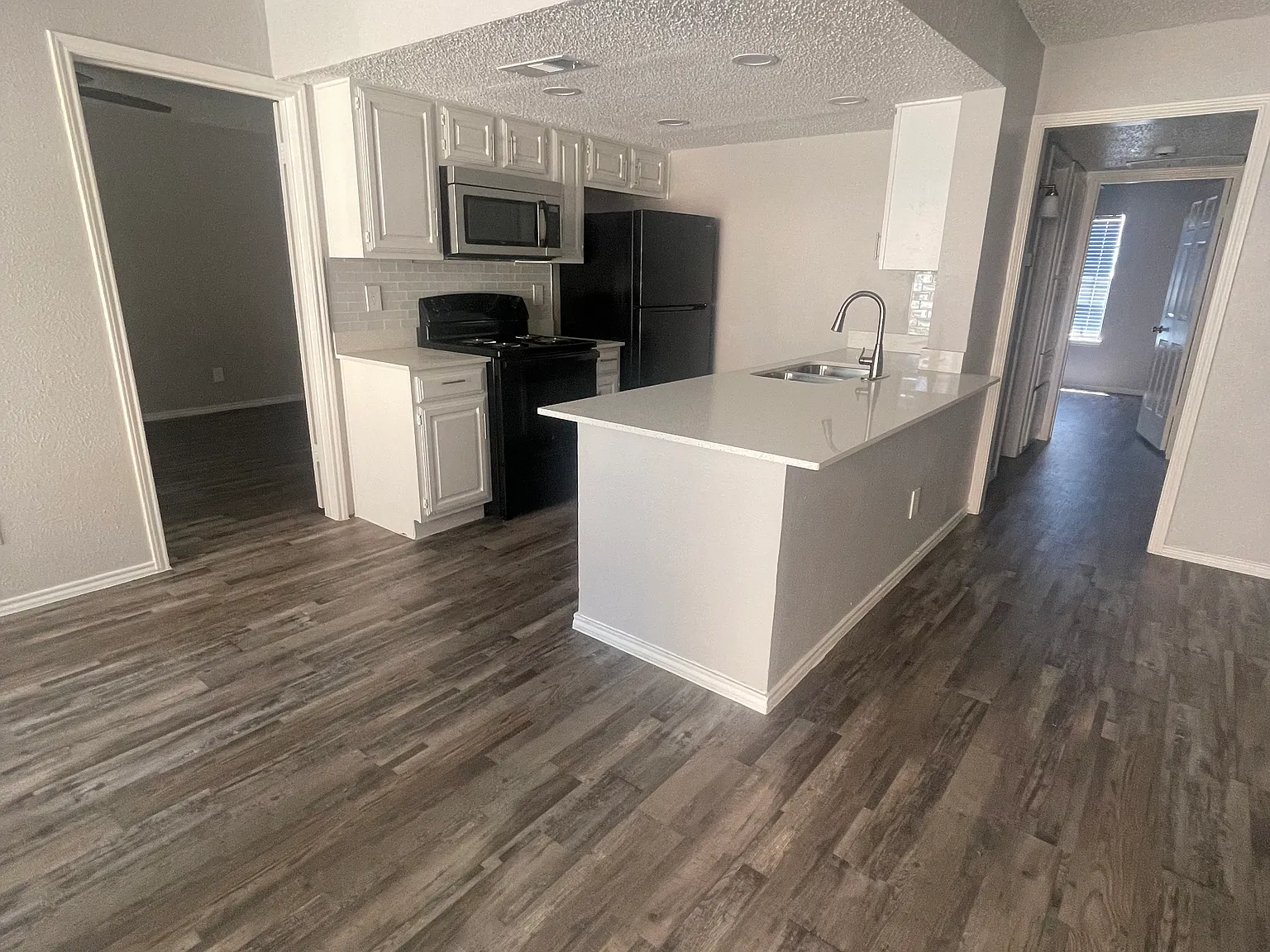 1 bed, 700 sqft, $1,200 — Photo 4