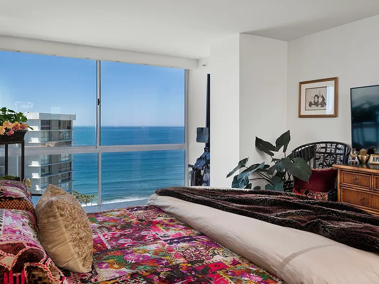 1710 Avenida Del Mundo #1601 — Photo 3